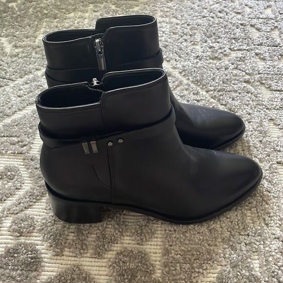 BRAND NEW womens Clark’s booties - Picture 3 of 7